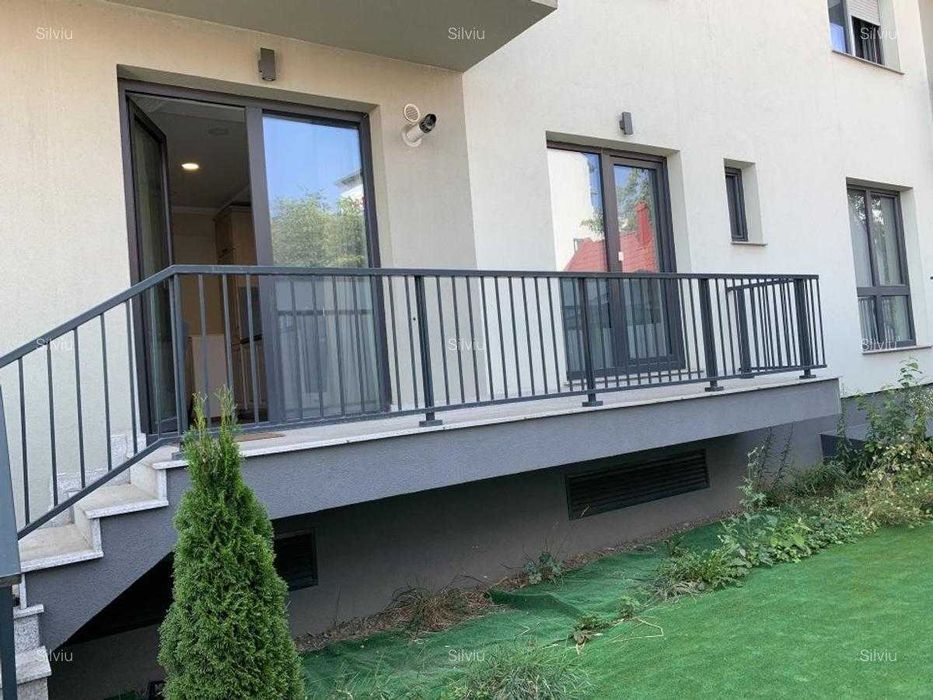 De inchiriat apartament 3 camere centrul istoric parcare curte proprie