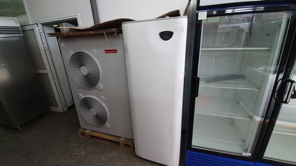 Хладилни маси1400лв,стъклени витрини 900лв 100бр,налични