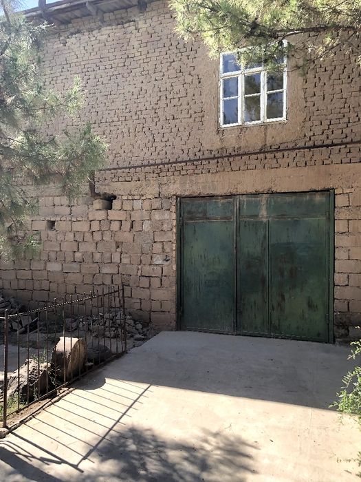 Uy sotiladi uglovoydan