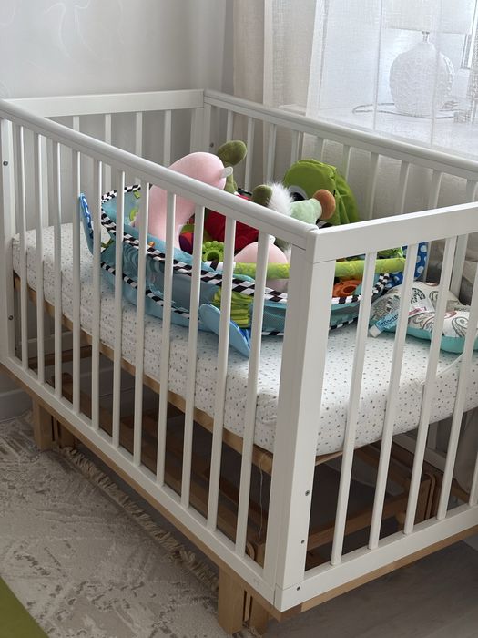 Продам кровать белую