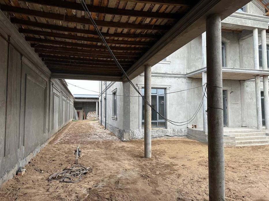 Зангиота туманида 8,5 сотик каропка уй сотилади. Нархи келишилади.