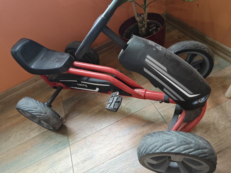 Детска кола с педали,ползване е 3,4 пъти