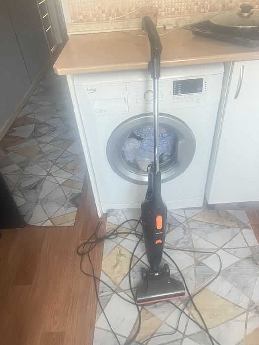 Продам пылесос маленький