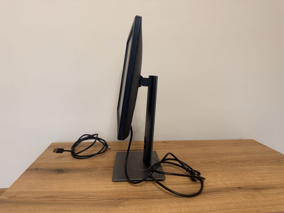 Професионален монитор Dell - работа/бизнес/home office -л