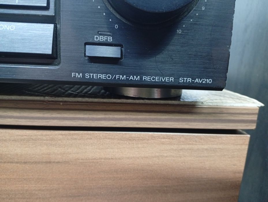 Стерео ресивър SONY str-av 210