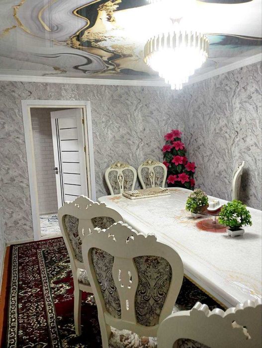Navoiy shahar Yujniy tarafdan 2 xonali kvartira sotiladi