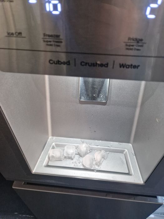 Хладилник Side By Side Hisense Inverter