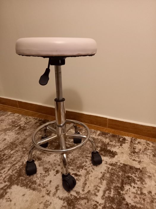 Vând echipamente pentru cosmetică