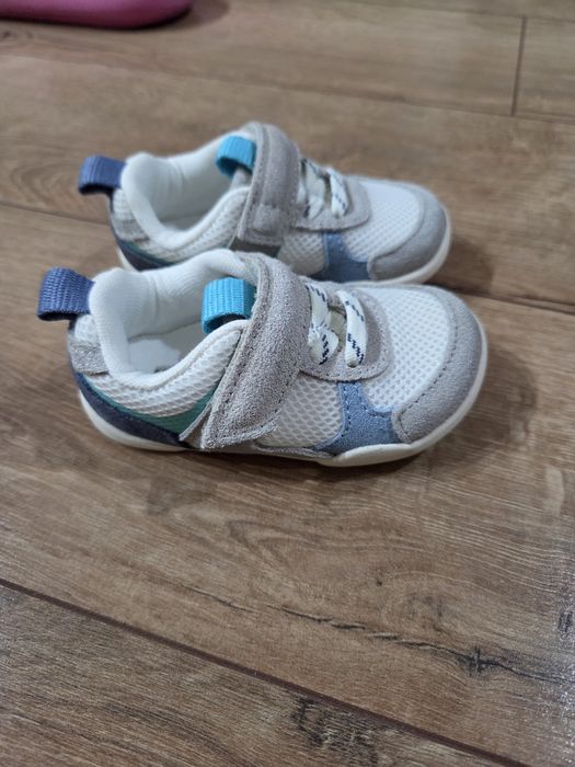 Детски спортни обувки barefoot на Zara