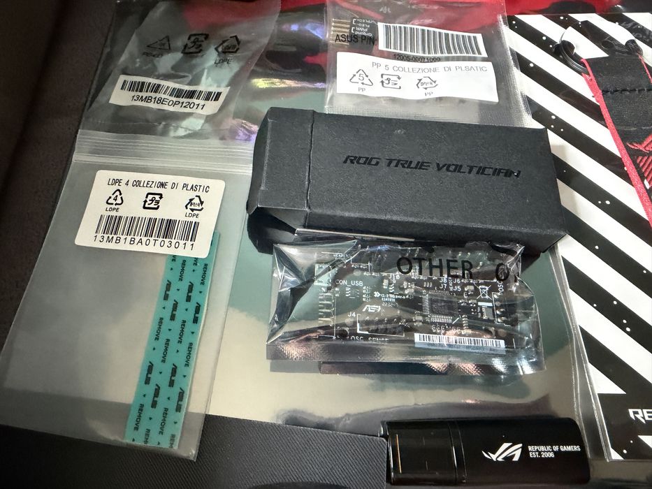 Accesorii ROG CrossHair X670E GENE ROG GEN-Z.2 Voltician Stickere