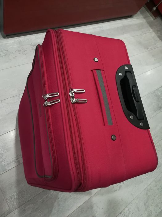 Куфар с колелца и телескопична дръжка