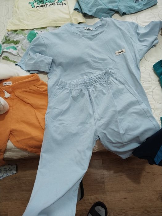 Продам пакет вещей на мальчика 3-5 лет