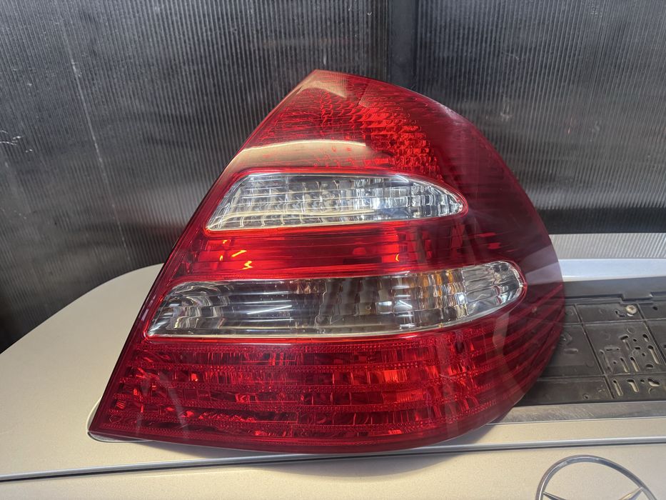 Десен стоп за Mercedes W211 седан