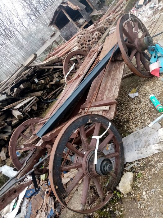 Trăsură veche moderna de expoziție