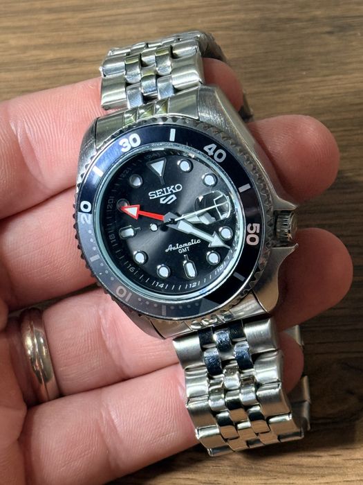 Seiko 5 Automatic GMT - Bruce Wayne