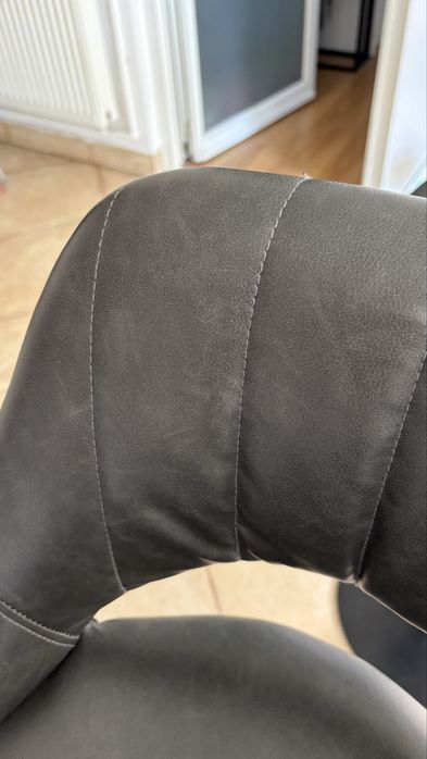 Scaune de bar si masa