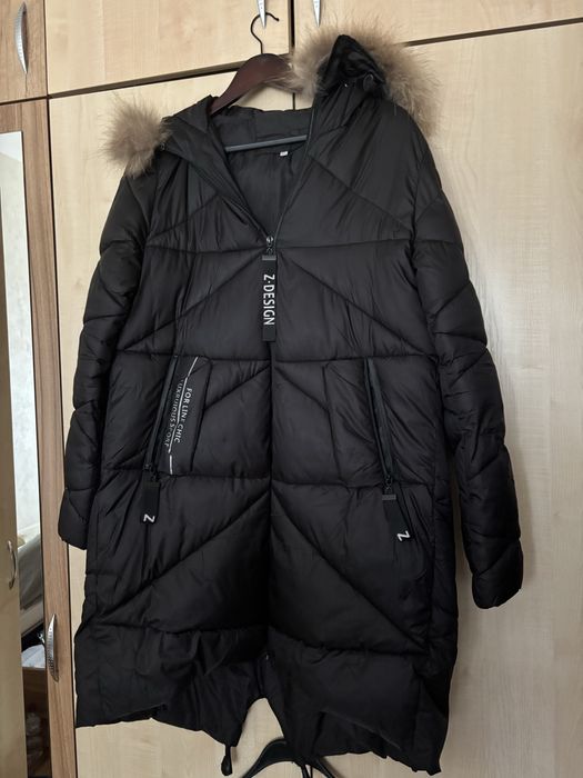 Продавам зимно аке със свалящ се пух на качулка