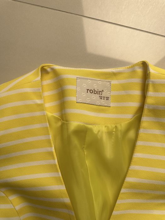 Sacou Robin purtat o singura data de culoare galben cu alb