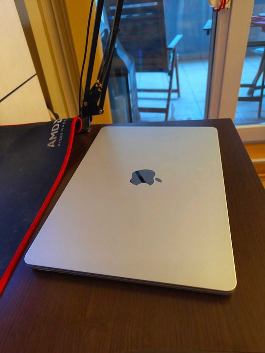 Macbook M3 Air 13" 8 nuclee CPU si 10 nuclee GPU, 24GB RAM, 512GB SSD