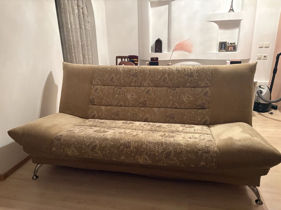 Диван + кресло ( с полушками и чехлами)