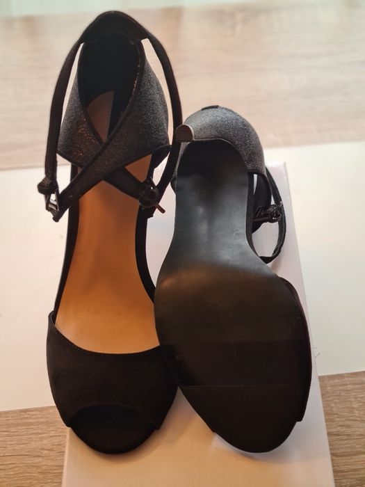 Sandale Stradivarius, matimea 38, negru, noi