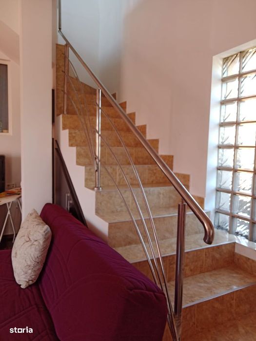 Casă spațioasă cu etaj și teren generos, zona urbană