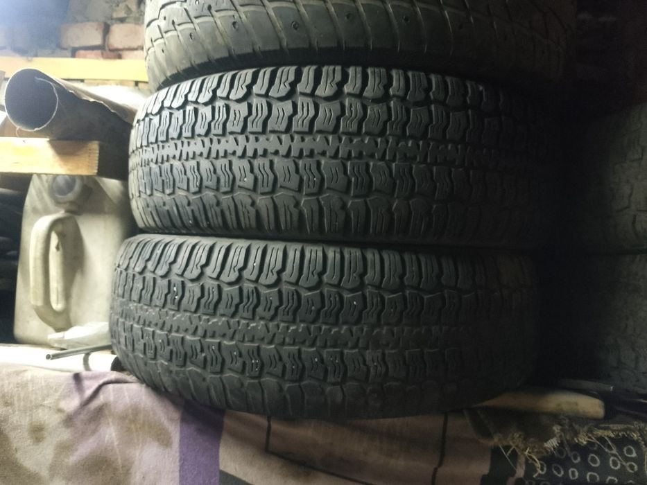 Продам шины на ниву