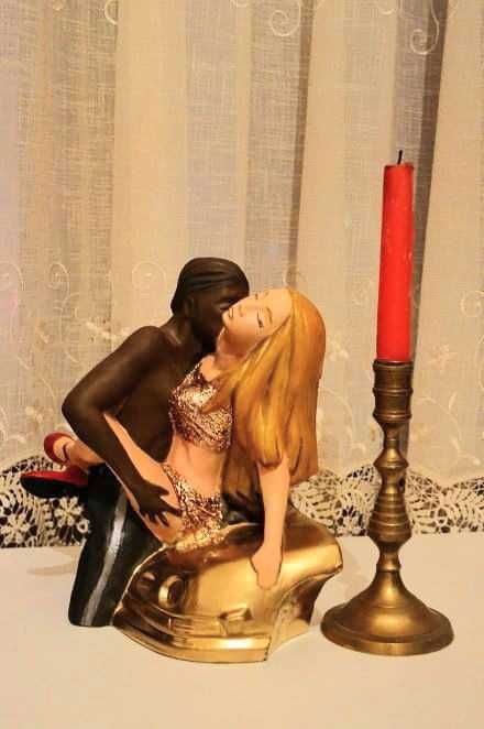 Statuie bibelou portelan sexy pictat manual