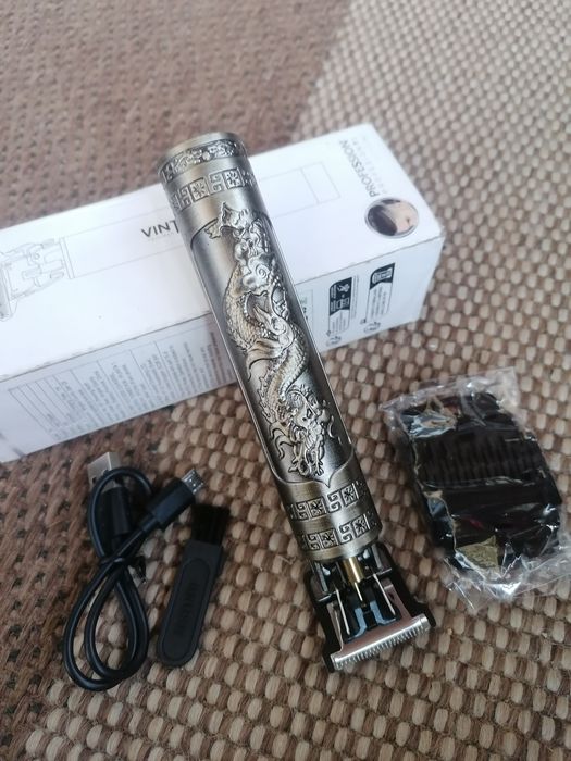 Aparat de tuns barba cu acumulator