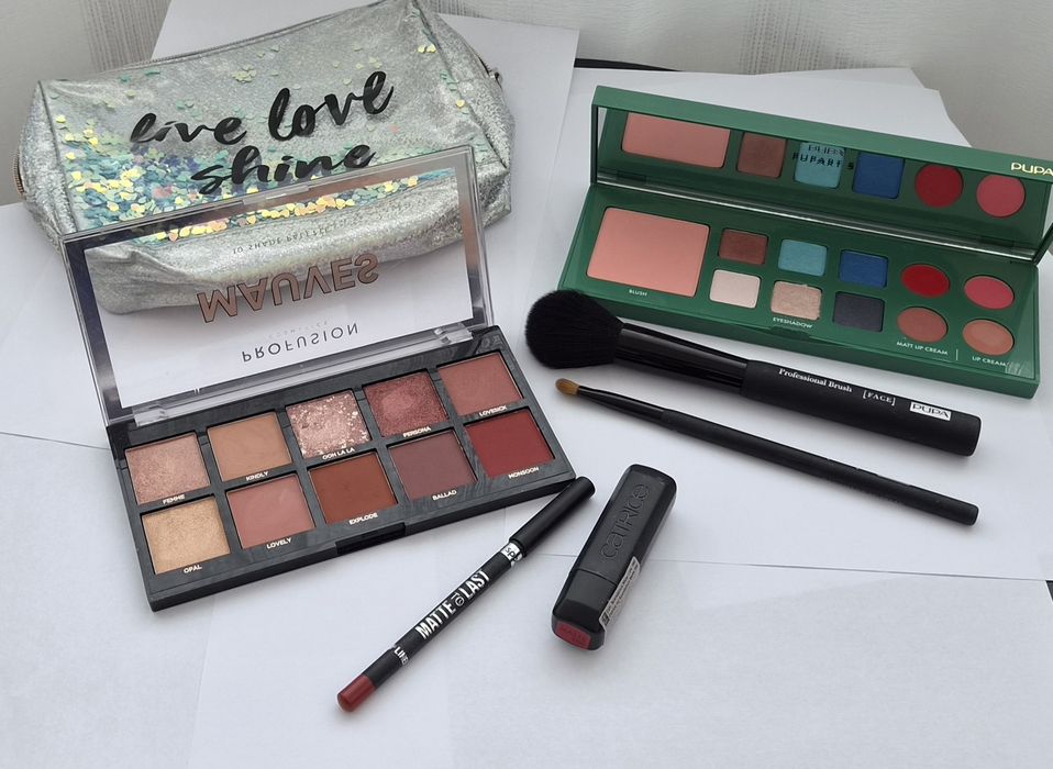 Trusa make-up femei