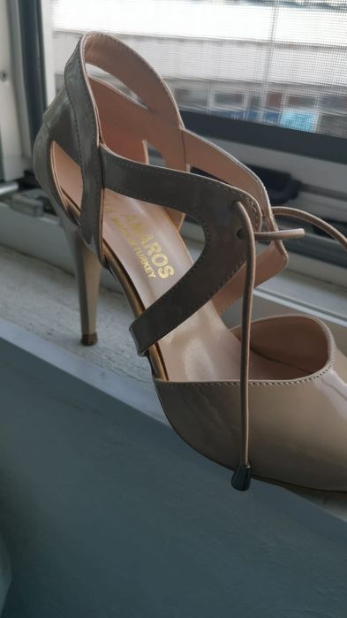 Sandale de ocazie mărimea 36 purtate o singură dată