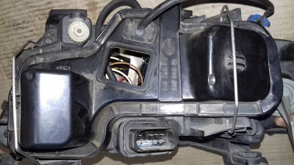 Far xenon, Hella 148474-00, partea dreapta, Audi A6 C5, 2000,