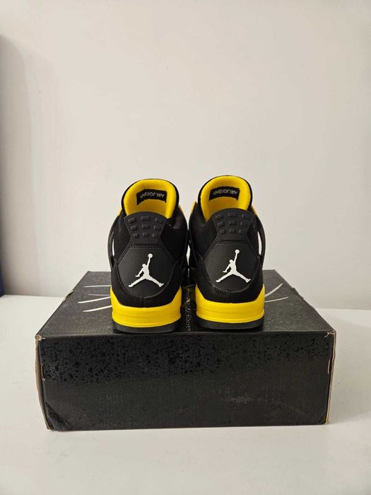 Air Jordan 4 Retro "Yellow Thunder"