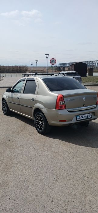 Продам рено логан 2010г