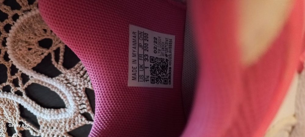 Vand pantofi sport Adidas si zara nr 33 in stare foarte buna