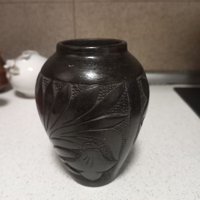 Различни стъклени и керамични съдове, всичко по 3 левав