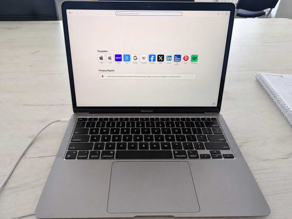 macbook air m1 2020, 8gb ram, 256ssd