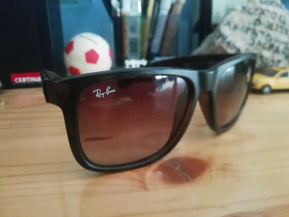 Продавам два чифта слънчеви очла Ray Ban за 130 лева