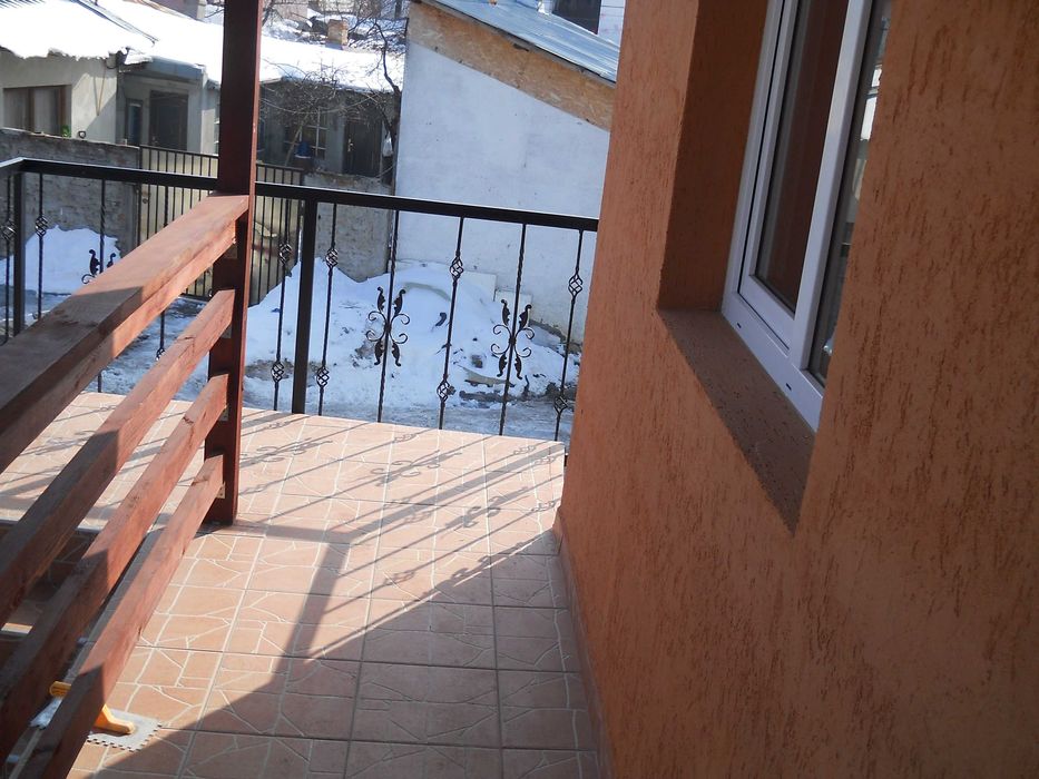 Vanzare vila 6 garsonire si un apartament 2 camere
