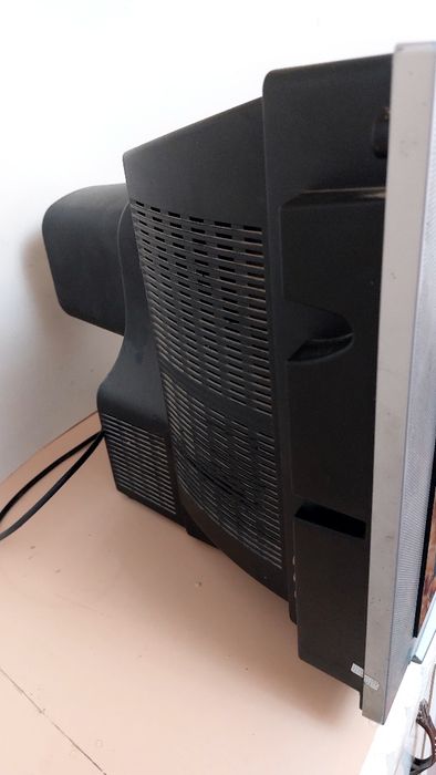 HAIRUN televizori + Tuner + 2 ta pulti bilan