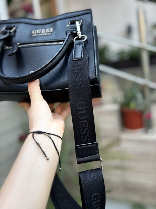 Дамска чанта Guess