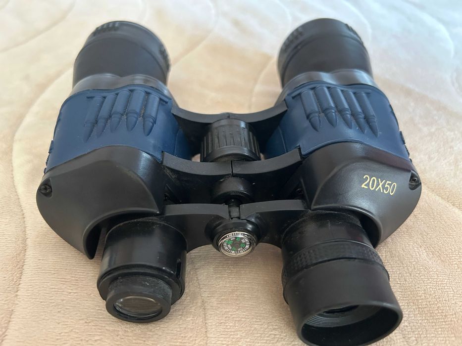 Любителски бинокъл с компас