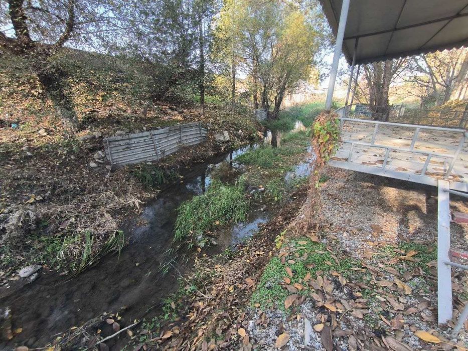 Sotiladi Choyxona va hovli Qoravoy MFY, Bostonliq tumanida.