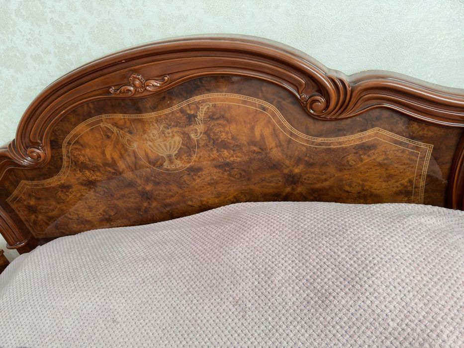 диван 2 местный, шифоньер, 2 комод, зеркало