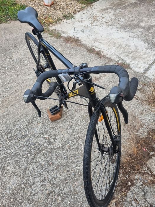 Vând bicicleta în stare buna .
