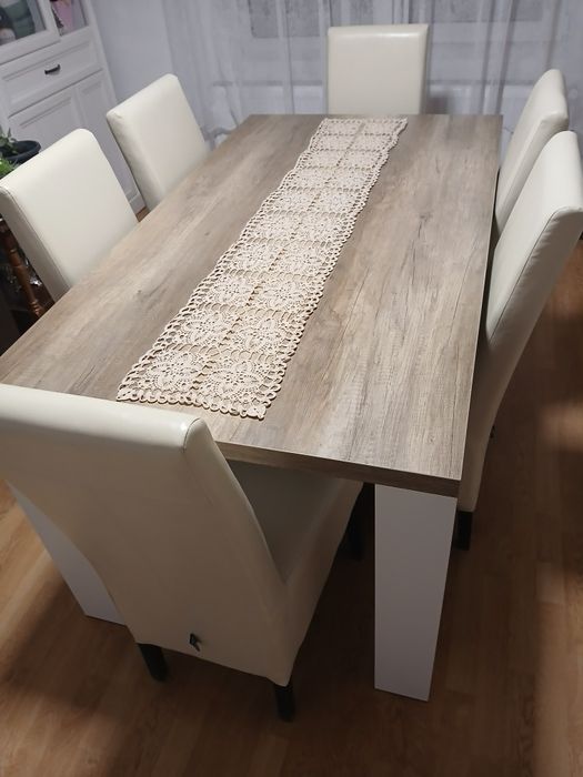 Masa +6 scaune din piele,masa are 1600lungime,89 lățime si 76 inaltime sânt ca noi