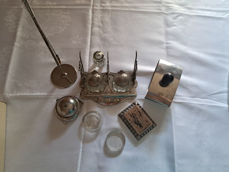 Комплект за писалищна маса.