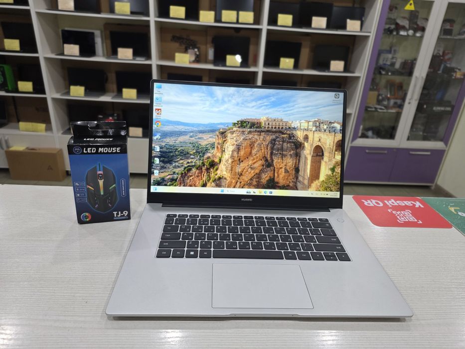 Huawei 2022 г (Core i5-11 Gen, 8 Gb DDR4, 256 Gb SSD)