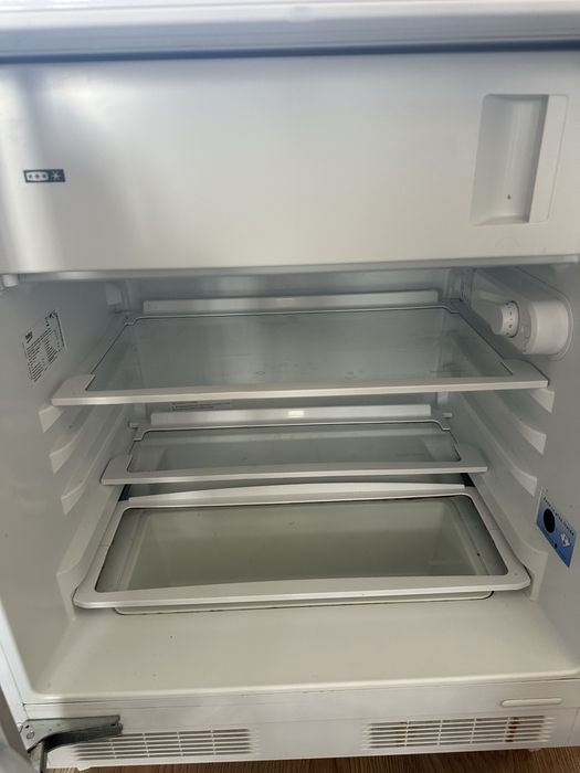 Вграден хладилник Beko – отлично състояние