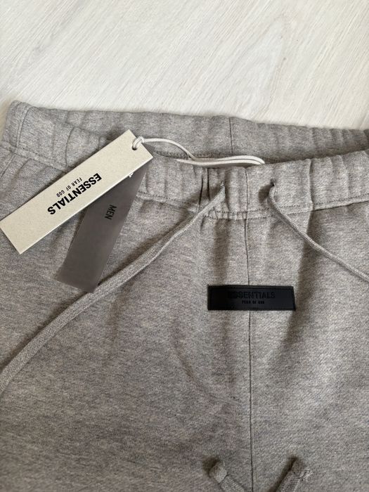 Pantaloni Essentials Gri